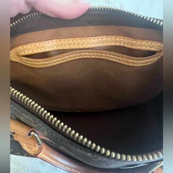 Louis Vuitton
LV Monogram Speedy 25 2007 - Picture 16 of 17